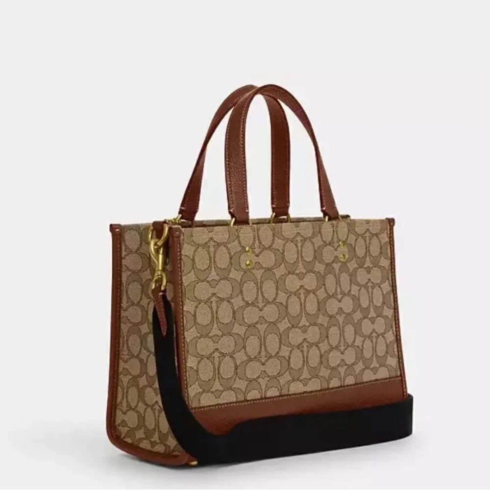 NWT Disney X Coach
Dempsey Carryall in Sig Jacquard
Mickey Mouse Msrp:$528 - Picture 2 of 13